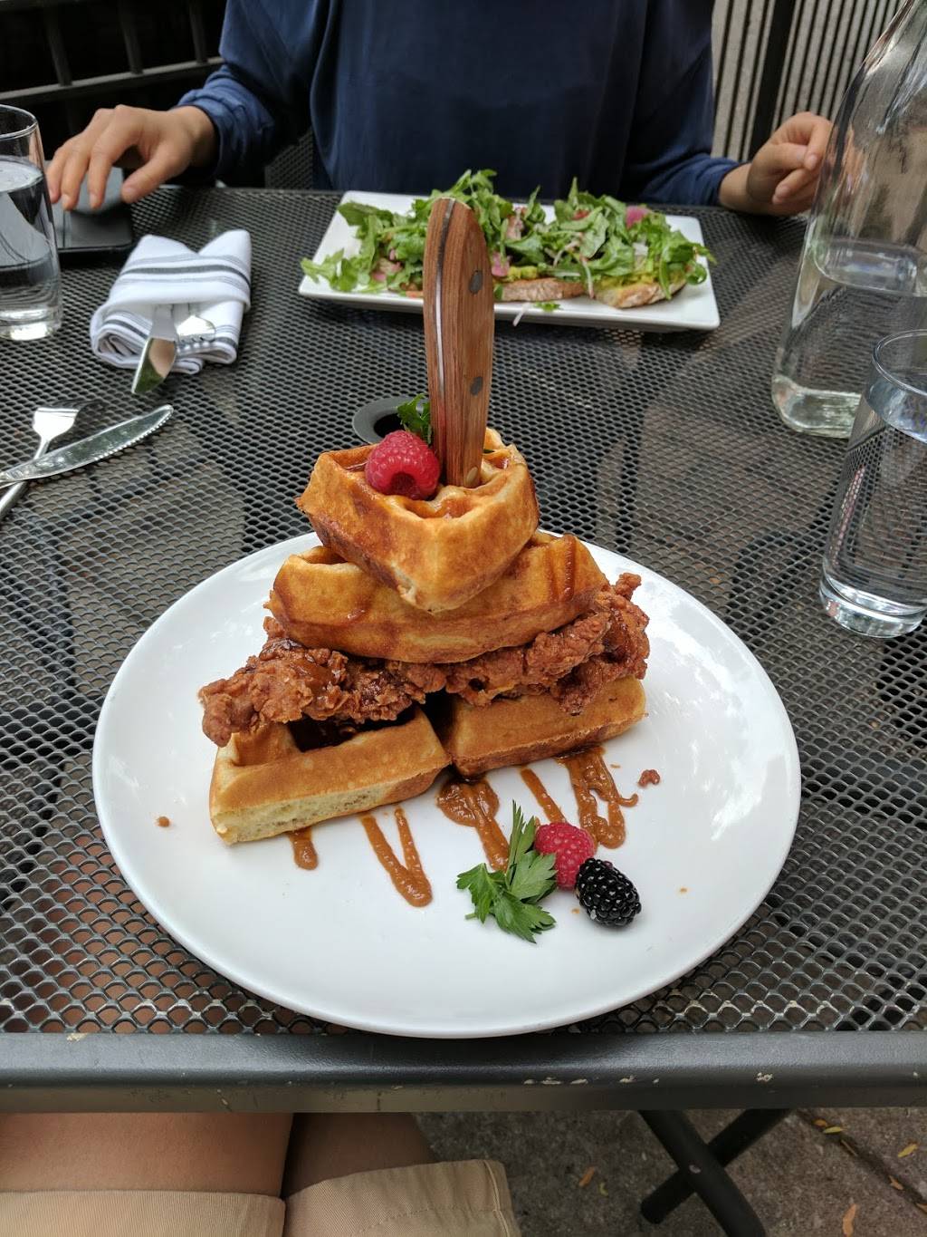 White Oak Tavern & Inn | restaurant | 1200 W Webster Ave, Chicago, IL 60614, USA | 7732480200 OR +1 773-248-0200