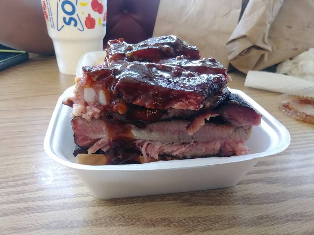 Lil V Bar-B-Q | restaurant | 7620 S Loop 12, Dallas, TX 75217, USA | 2143097630 OR +1 214-309-7630