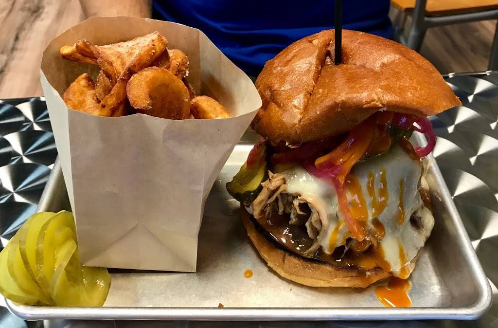 The Dive Burgers and Brews | restaurant | 5050 Rocklin Rd a11, Rocklin, CA 95677, USA | 9168241411 OR +1 916-824-1411
