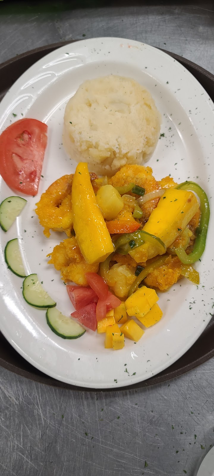 Caribbean Island Restaurant & Bar | restaurant | 229 Woodcleft Ave, Freeport, NY 11520, USA | 5164157616 OR +1 516-415-7616