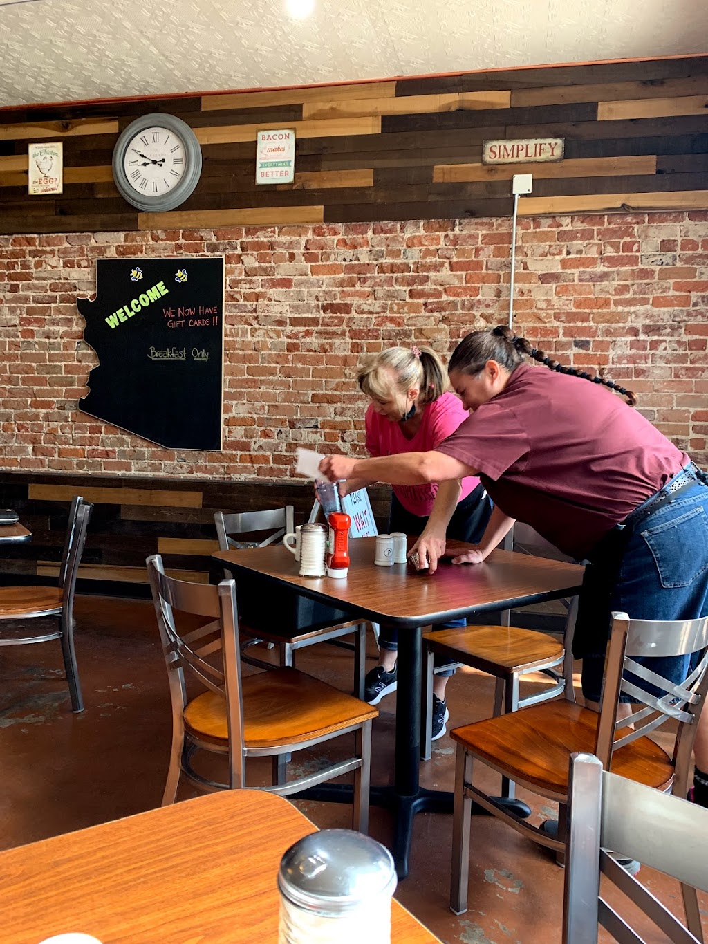 b. simple | restaurant | 220 S Montezuma St, Prescott, AZ 86303, USA | 9285153952 OR +1 928-515-3952