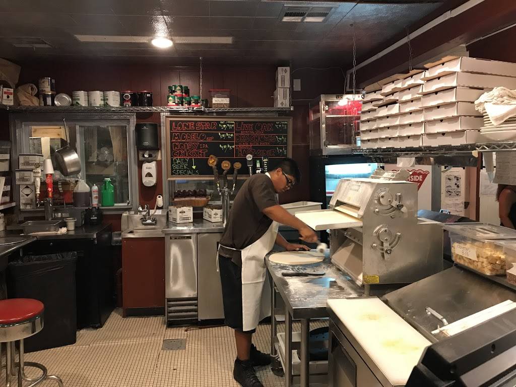 Southside Flying Pizza | restaurant | 2702 E Cesar Chavez St, Austin, TX 78702, USA | 5126006962 OR +1 512-600-6962