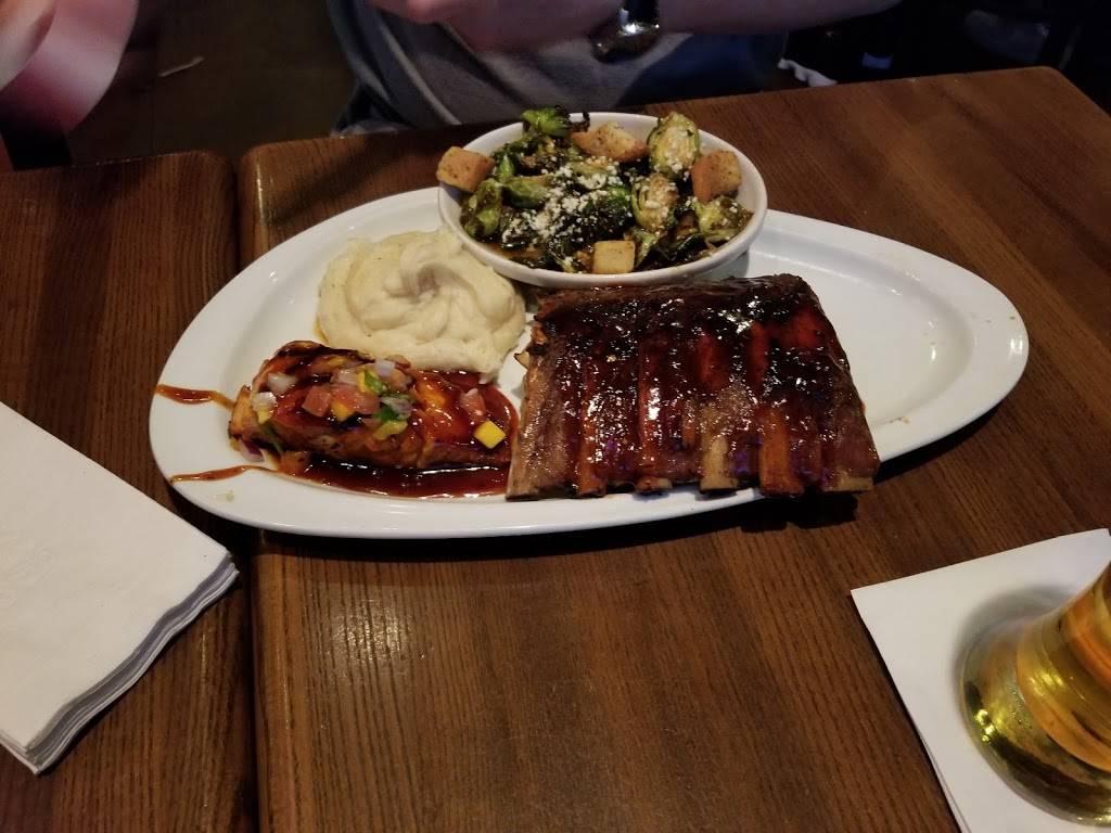 TGI Fridays | restaurant | 7200 W 191st St, Tinley Park, IL 60477, USA | 8154640082 OR +1 815-464-0082