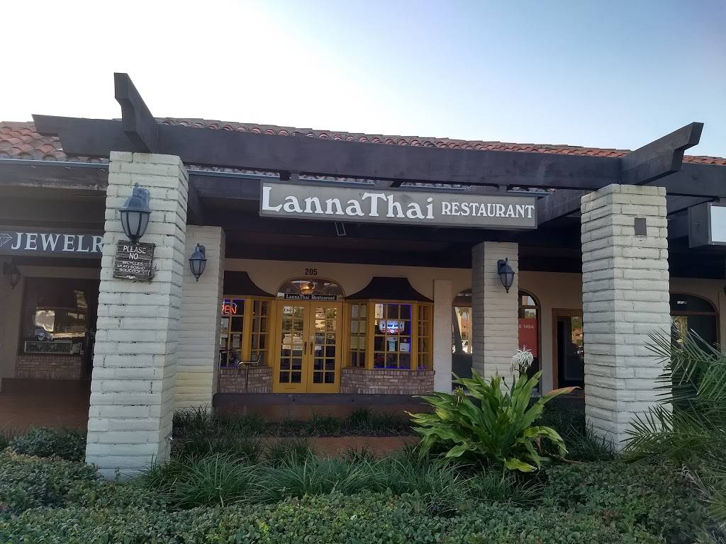 Bluffs Square Shoppes | shopping mall | 4050 US-1, Jupiter, FL 33477, USA | 5616302300 OR +1 561-630-2300