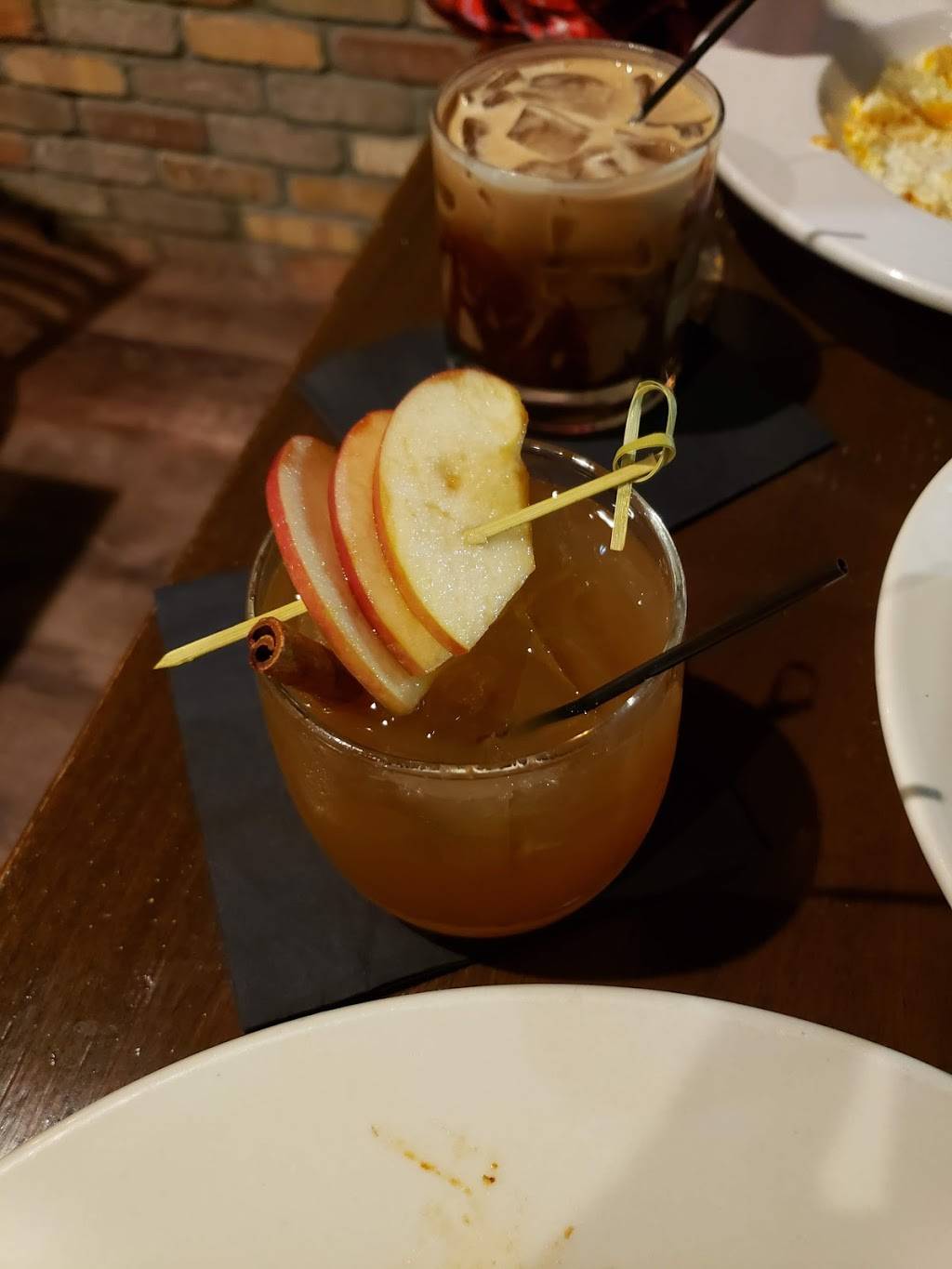 Acadia Seafood & Bar | restaurant | 15 School St, Taunton, MA 02780, USA | 5083862309 OR +1 508-386-2309