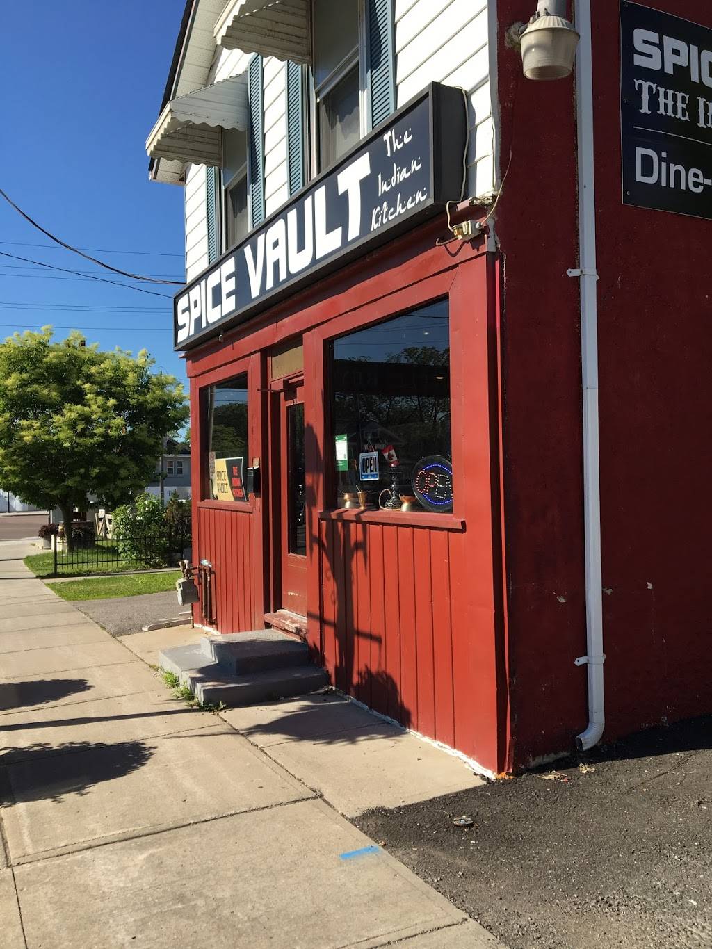 Spice Vault | restaurant | 13 Main St S, Newmarket, ON L3Y 3Y1, Canada | 9052358283 OR +1 905-235-8283