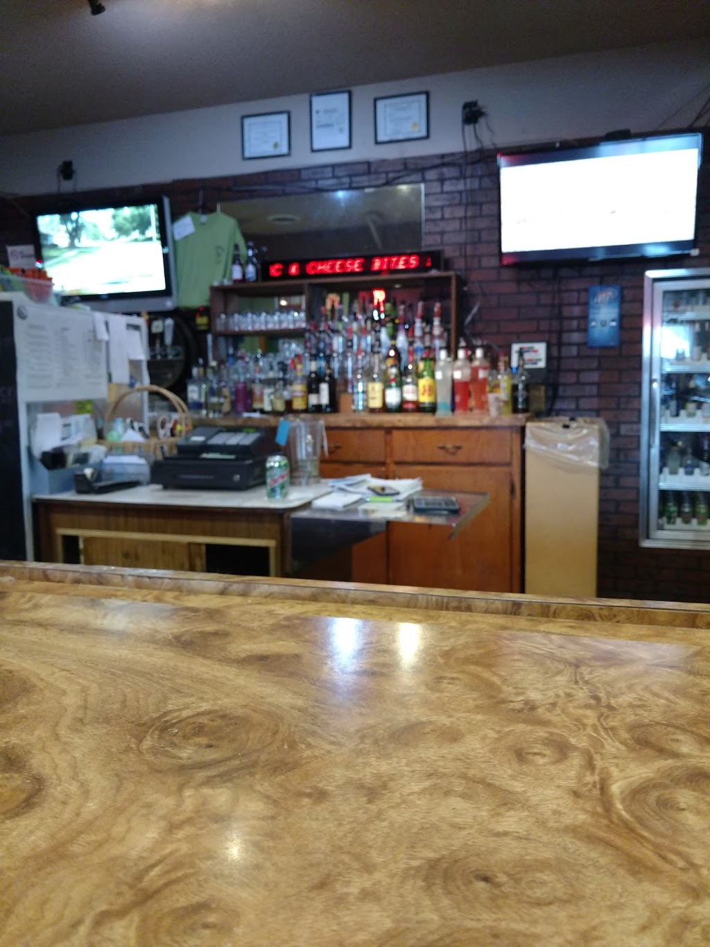 Getaway Bar & Grill | restaurant | 106 Commercial St, La Porte City, IA 50651, USA | 3193422711 OR +1 319-342-2711