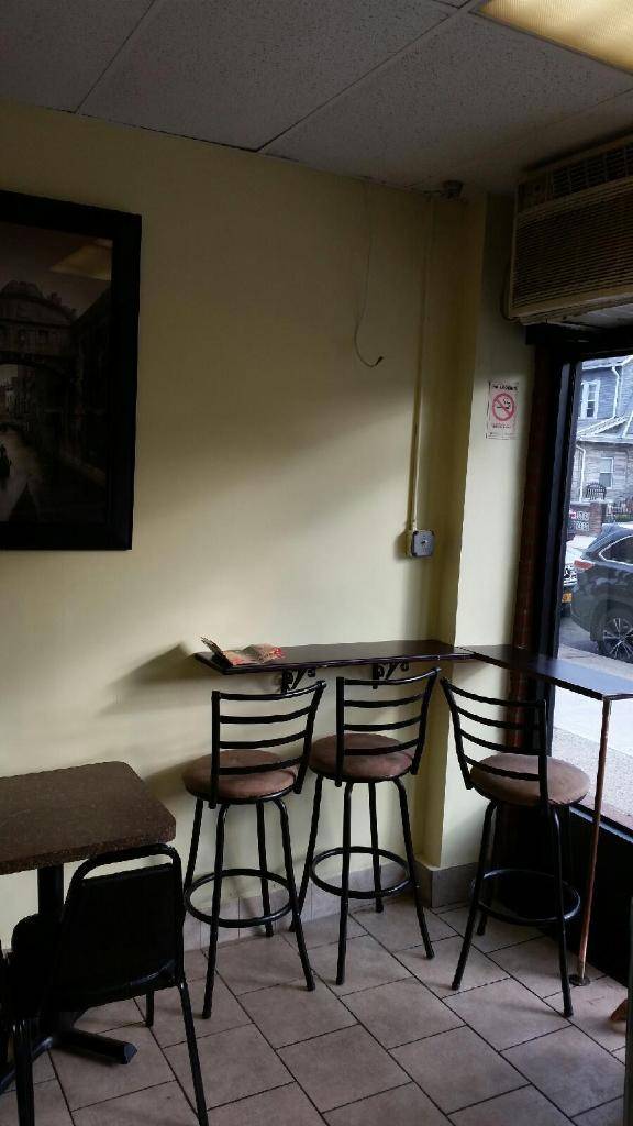 Vinnies Pizza | meal delivery | 109 Avenue N, Brooklyn, NY 11230, USA | 7186452401 OR +1 718-645-2401