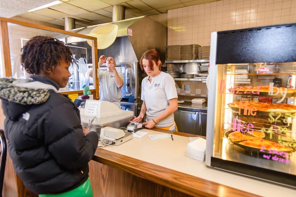 Carbones Pizzeria - St. Paul | restaurant | 680 E 7th St #5003, St Paul, MN 55106, USA | 6517715553 OR +1 651-771-5553