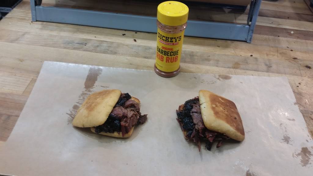 Dickeys Barbecue Pit | restaurant | 19201 Bear Valley Rd, Apple Valley, CA 92308, USA | 7602405556 OR +1 760-240-5556