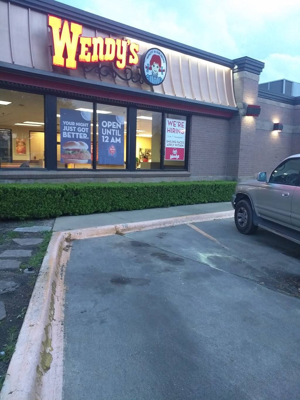 Wendys | restaurant | 1109 League Line Rd, Conroe, TX 77303, USA | 9368562827 OR +1 936-856-2827