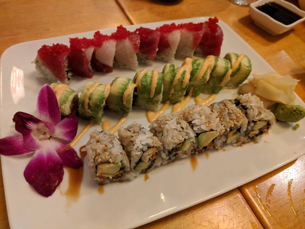 MoMo Sushi | restaurant | 17 Turnpike Square, Milford, CT 06460, USA | 2038777686 OR +1 203-877-7686
