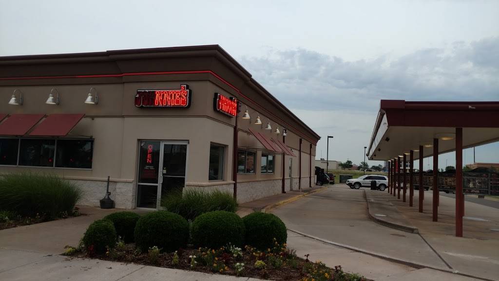 Johnnies Charcoal Broiler Express | restaurant | 13900 N May Ave, Oklahoma City, OK 73134, USA | 4057485440 OR +1 405-748-5440