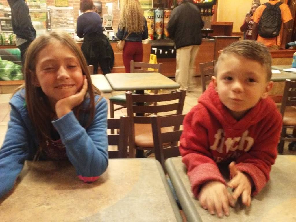 Subway | restaurant | 211 Knox St, Barbourville, KY 40906, USA | 6065464639 OR +1 606-546-4639