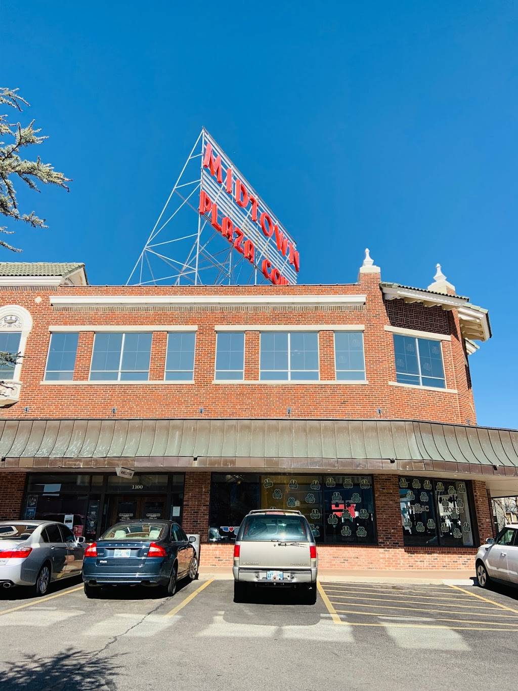 James E. McNellies Pub | restaurant | 1100 Classen Dr, Oklahoma City, OK 73103, USA | 4056017468 OR +1 405-601-7468