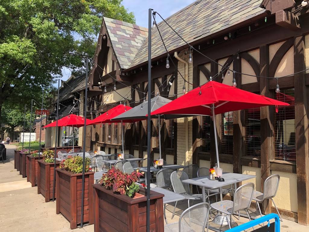 Charlie Hoopers | restaurant | 12 W 63rd St, Kansas City, MO 64113, USA | 8163618841 OR +1 816-361-8841