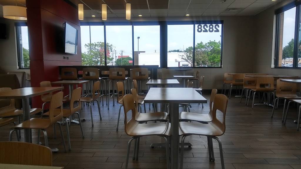 Wendys | restaurant | 2828 W Wheatland Rd, Dallas, TX 75237, USA | 9726395154 OR +1 972-639-5154
