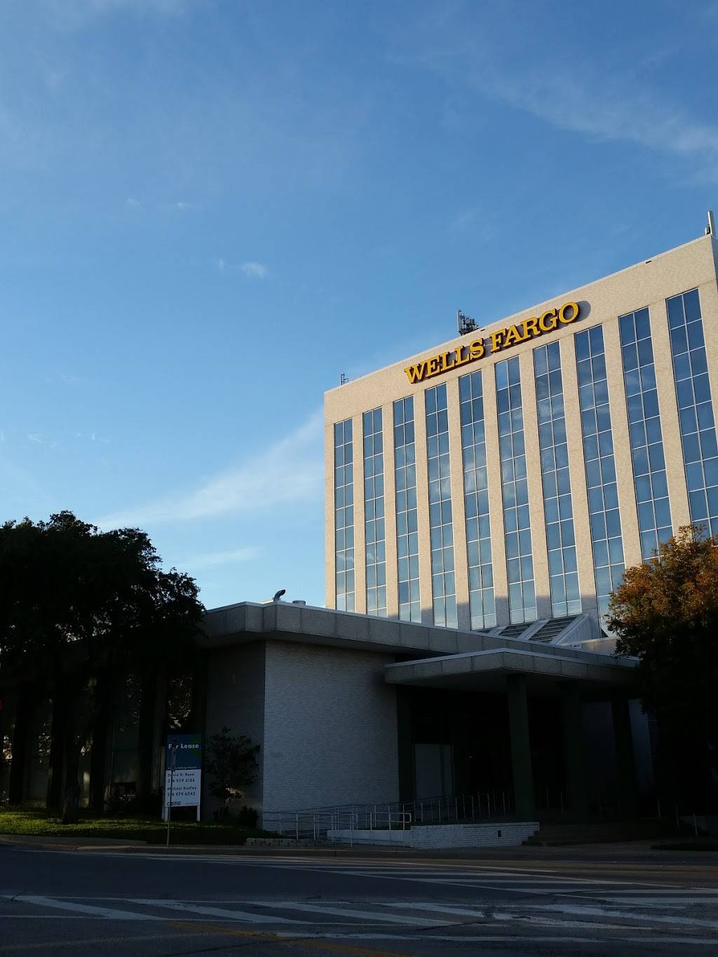 Starbucks | cafe | 6312 La Vista Dr, Dallas, TX 75214, USA | 2148235758 OR +1 214-823-5758