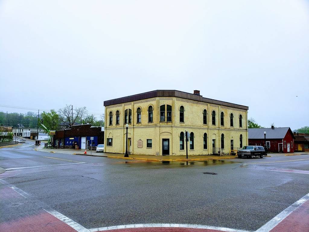 Gem City Saloon & Eatery | restaurant | 124 Ash St, Baraboo, WI 53913, USA | 6083559100 OR +1 608-355-9100