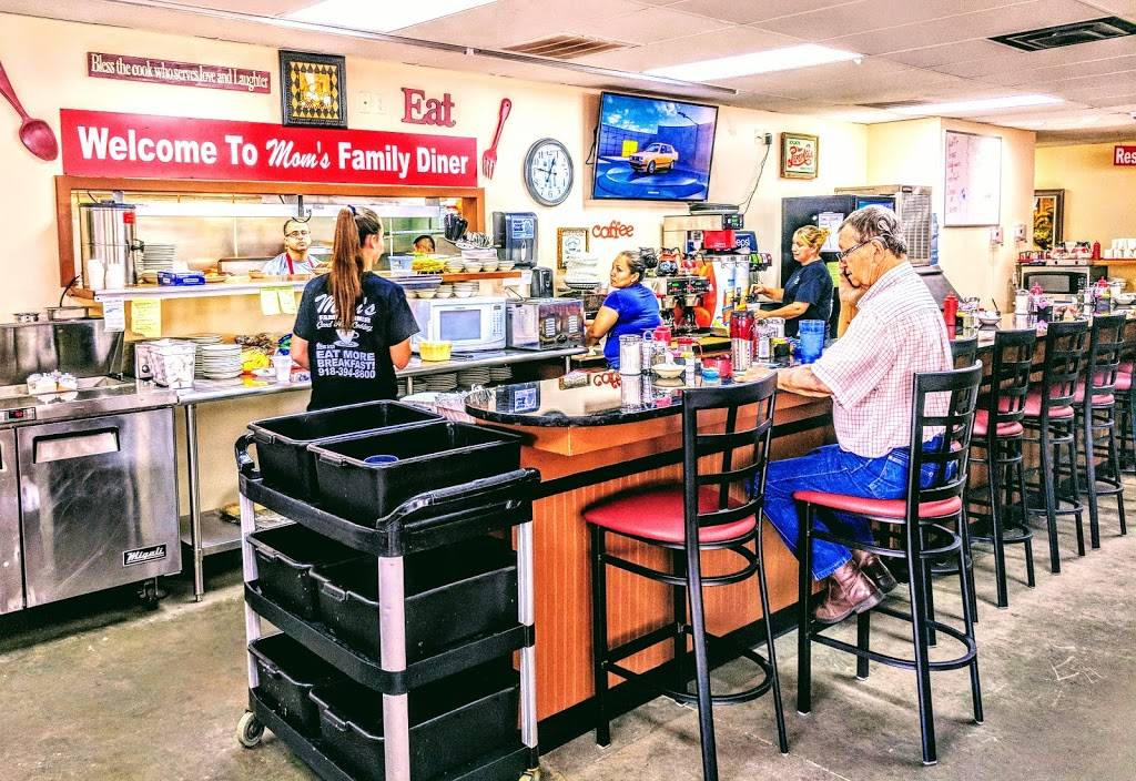 Moms Family Diner (Bixby) | restaurant | 13163 S Memorial Dr, Bixby, OK 74008, USA | 9183948800 OR +1 918-394-8800