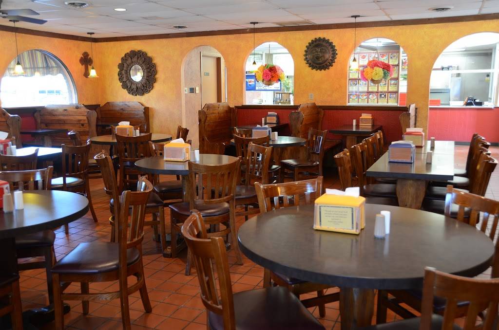 Adolphs Mexican Foods | restaurant | 2903 Avenue of the Cities, Moline, IL 61265, USA | 3097978408 OR +1 309-797-8408