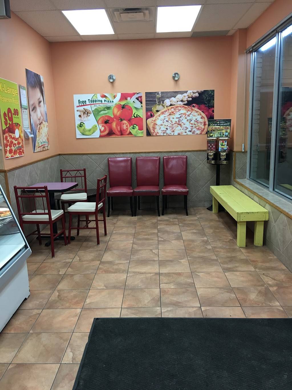 Free Topping Pizza | restaurant | 210 King St E, Bowmanville, ON L1C 1P3, Canada | 9056972002 OR +1 905-697-2002