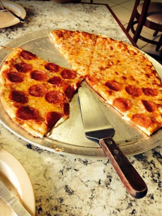 Delizia Pizza | restaurant | 1677 Forum Pl, West Palm Beach, FL 33401, USA | 5614715044 OR +1 561-471-5044