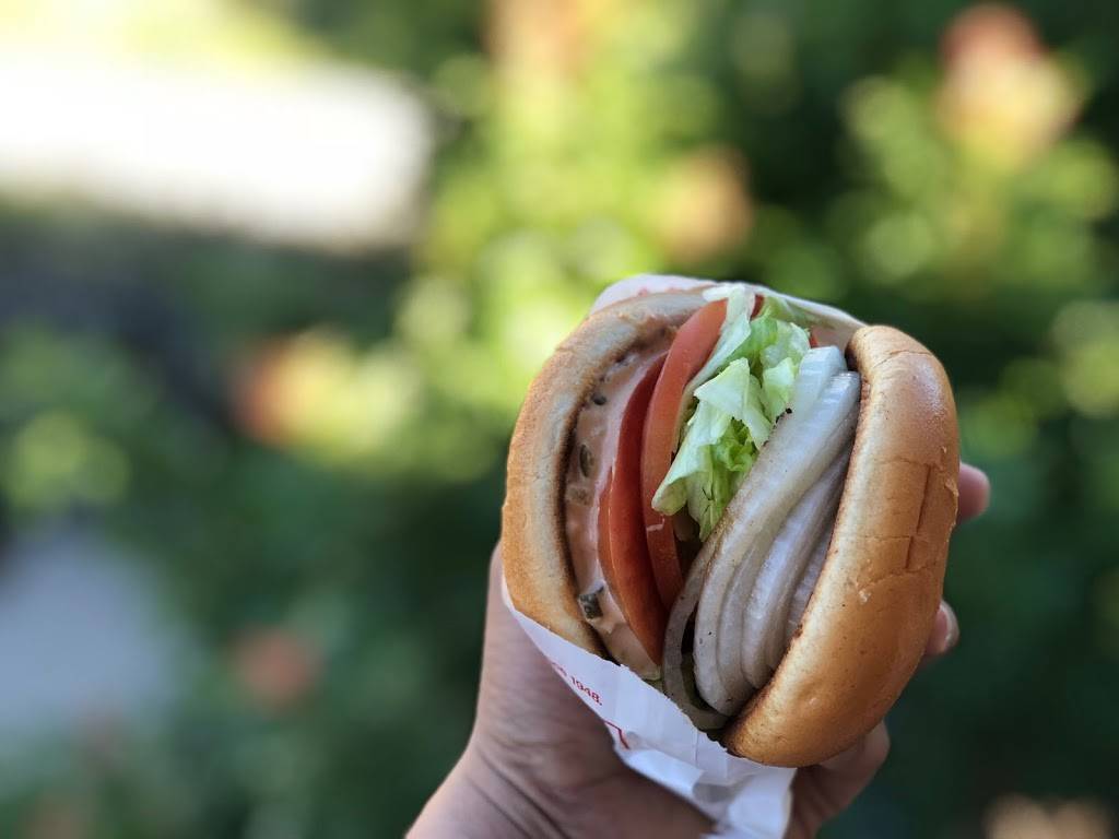 In-N-Out Burger | restaurant | 2900 Del Paso Rd, Sacramento, CA 95834, USA | 8007861000 OR +1 800-786-1000