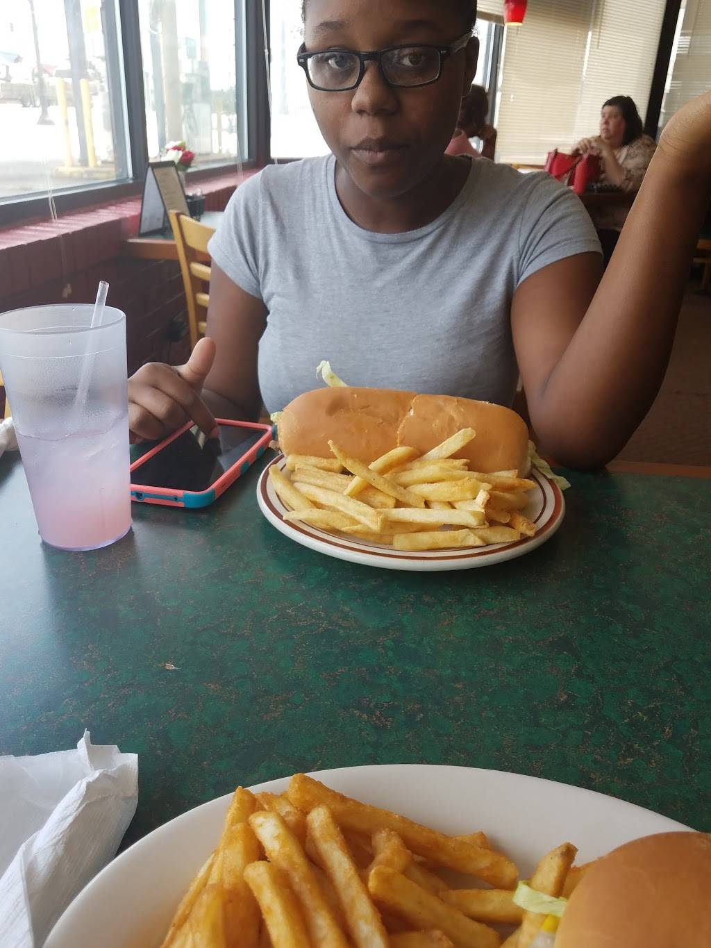 Moes Italian Restaurant | restaurant | 101 N Broad St, Kenbridge, VA 23944, USA | 4346766637 OR +1 434-676-6637