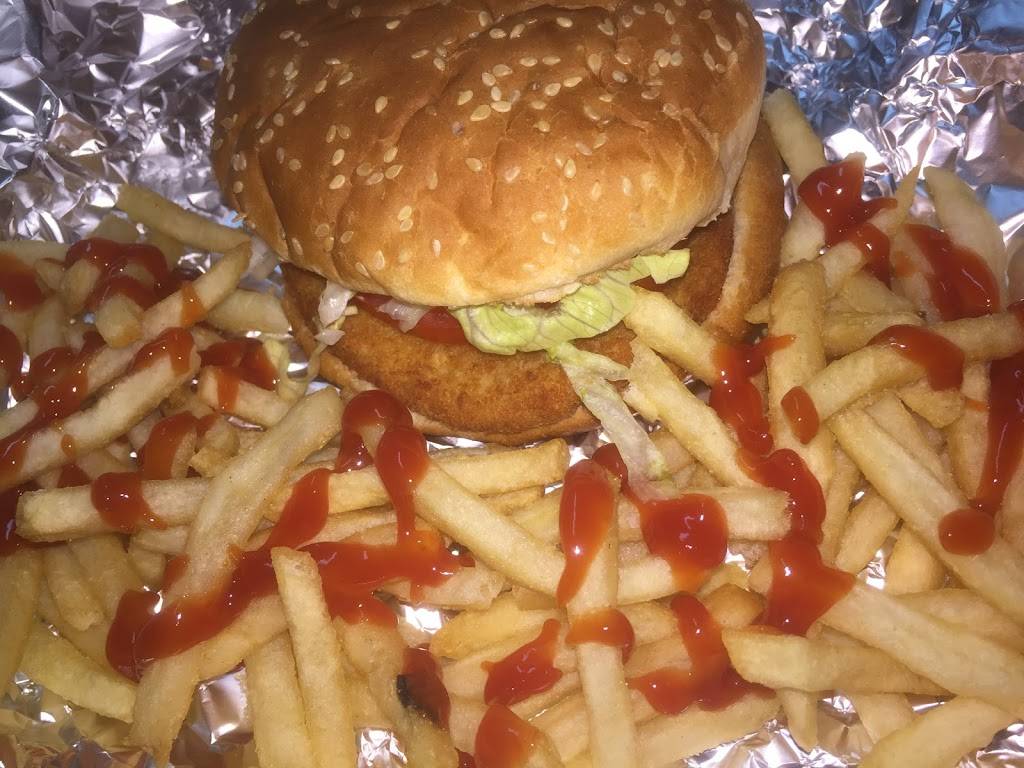 Daros Pizza & Chicken | restaurant | 4425 Kissena Blvd, Flushing, NY 11355, USA | 7184455572 OR +1 718-445-5572