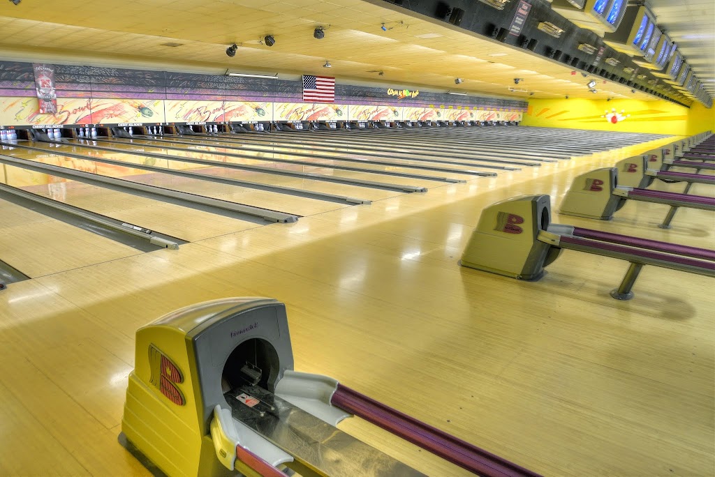 Cherry Hill Lanes North | restaurant | 6697 Dixie Hwy, City of the Village of Clarkston, MI 48346, USA | 2486255011 OR +1 248-625-5011