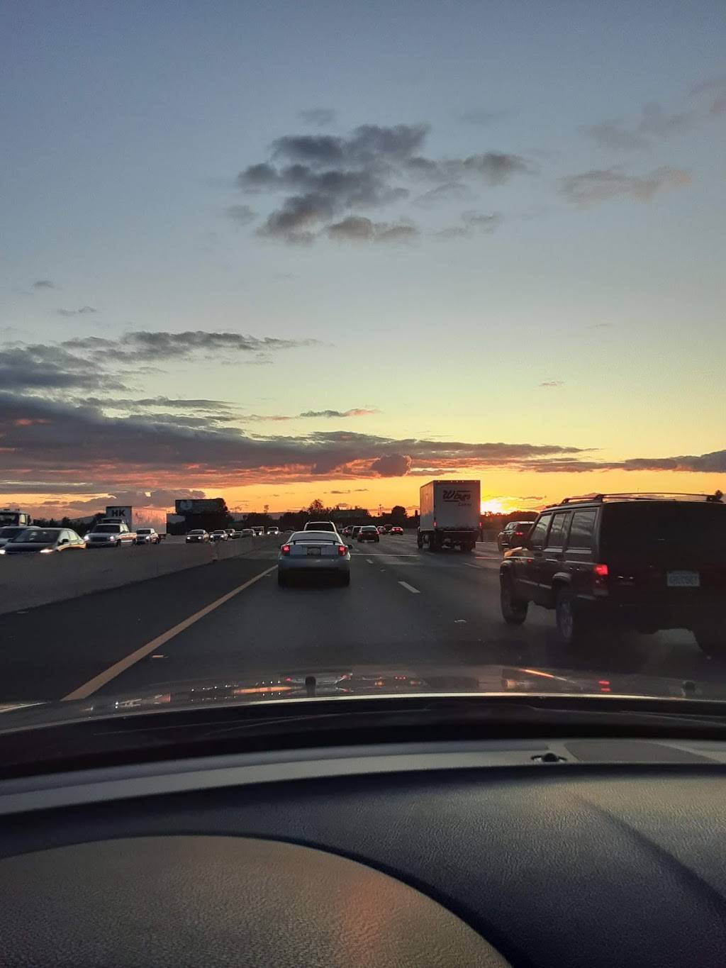 In-N-Out Burger | restaurant | 2200 S Central Ave, Compton, CA 90220, USA | 8007861000 OR +1 800-786-1000