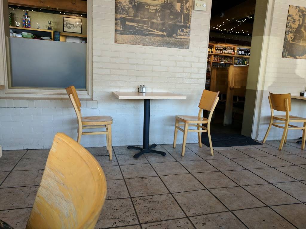 RP Tracks Restaurant & Bar | restaurant | 3547 Walker Ave, Memphis, TN 38111, USA | 9013271471 OR +1 901-327-1471