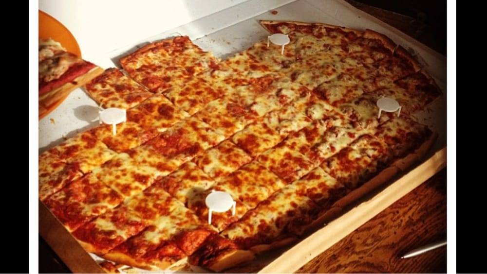 Congress Pizzeria | restaurant | 5925 W Diversey Ave, Chicago, IL 60639, USA | 7737453800 OR +1 773-745-3800