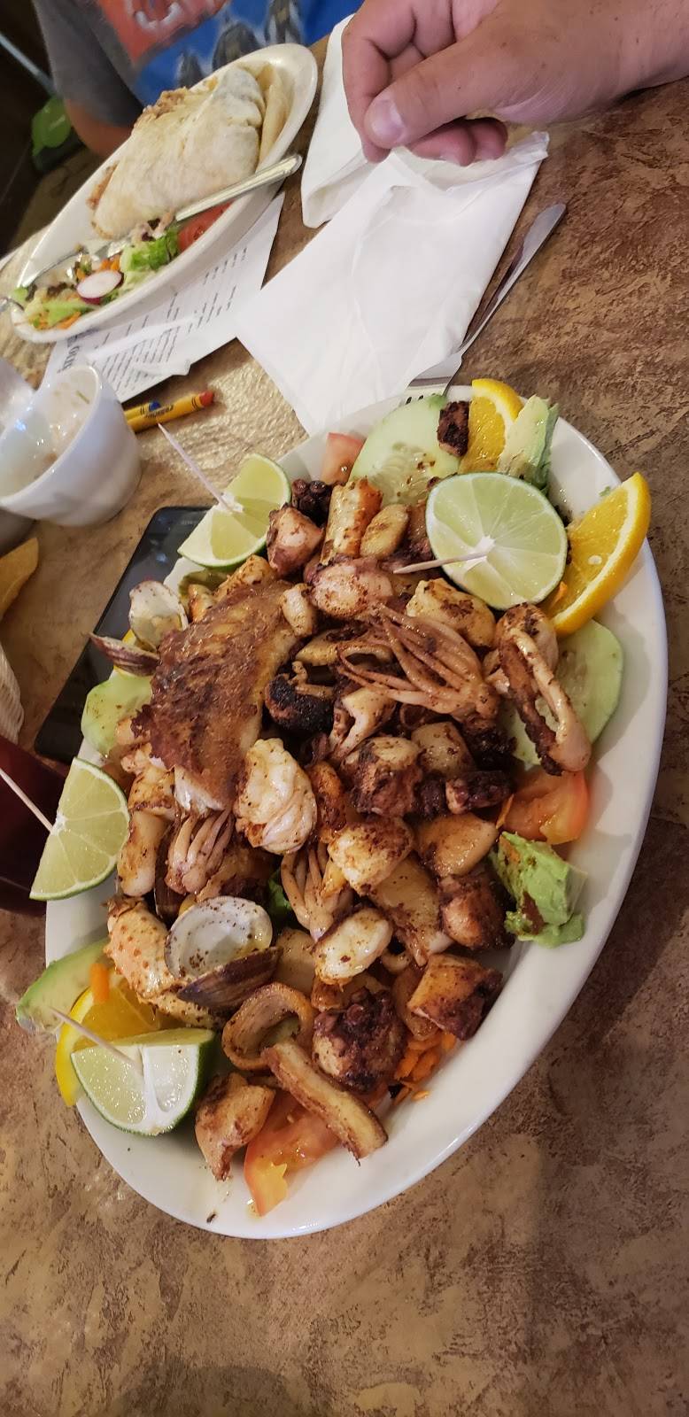 Jorges El Tapatio | restaurant | 572 W 11th St, Tracy, CA 95376, USA | 2098329000 OR +1 209-832-9000