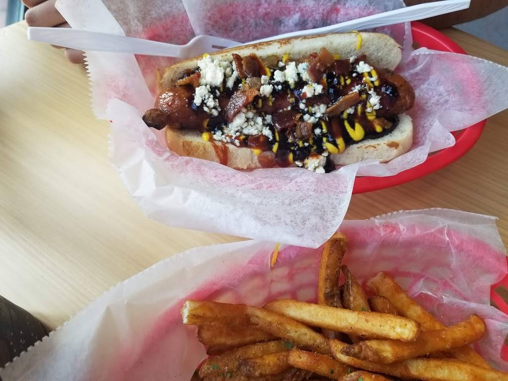 Dat Dog | restaurant | 101 Church Ave #1200, College Station, TX 77840, USA | 9797045257 OR +1 979-704-5257