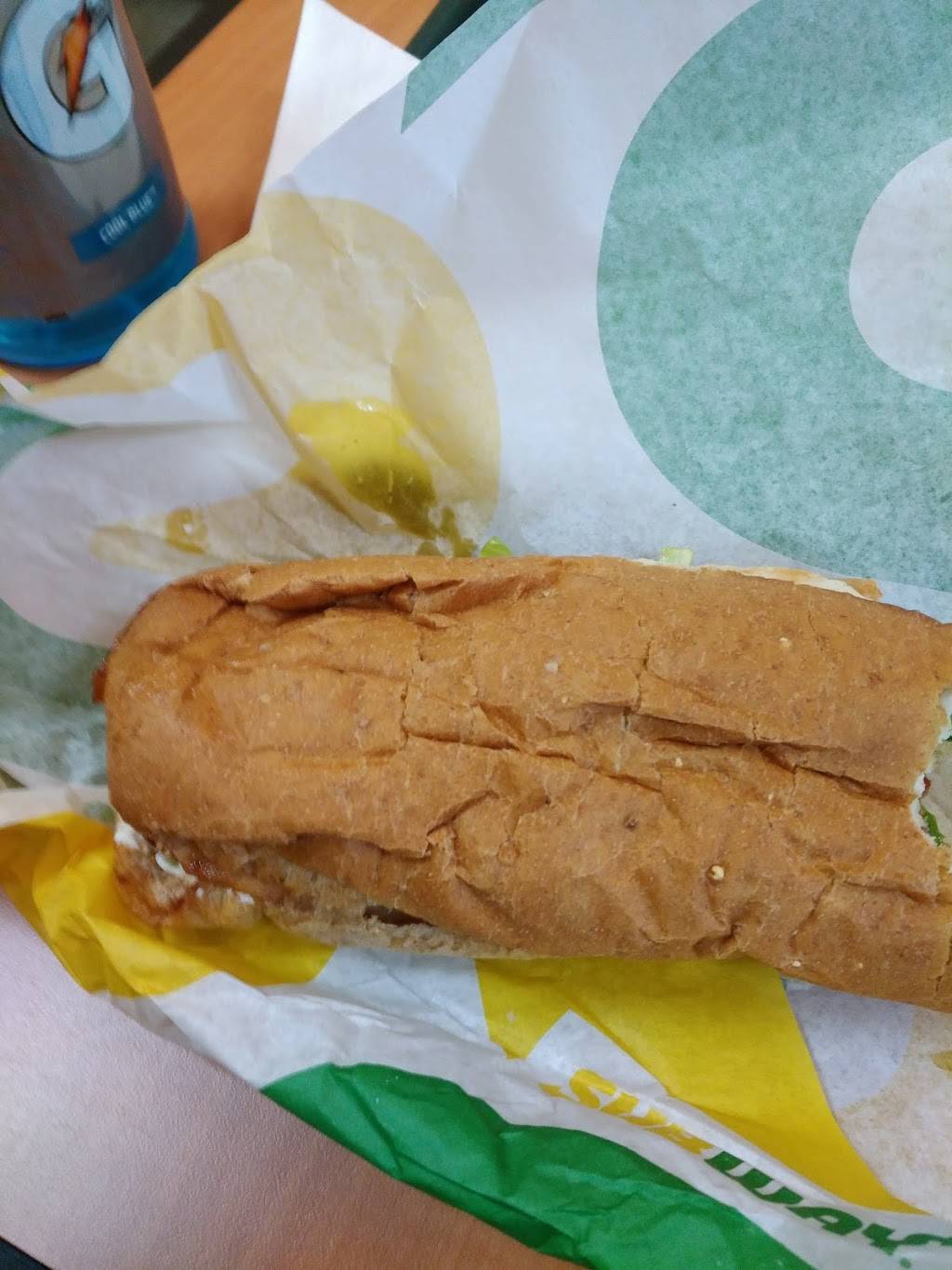 Subway | restaurant | 4606 S Damen Ave, Chicago, IL 60609, USA | 7738439879 OR +1 773-843-9879