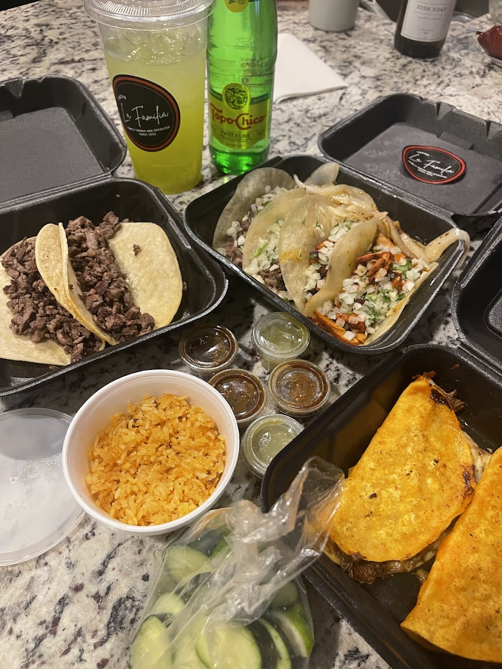 Tacos La Familia | restaurant | 111 N Dysart Rd, Avondale, AZ 85323, USA | 6026864784 OR +1 602-686-4784