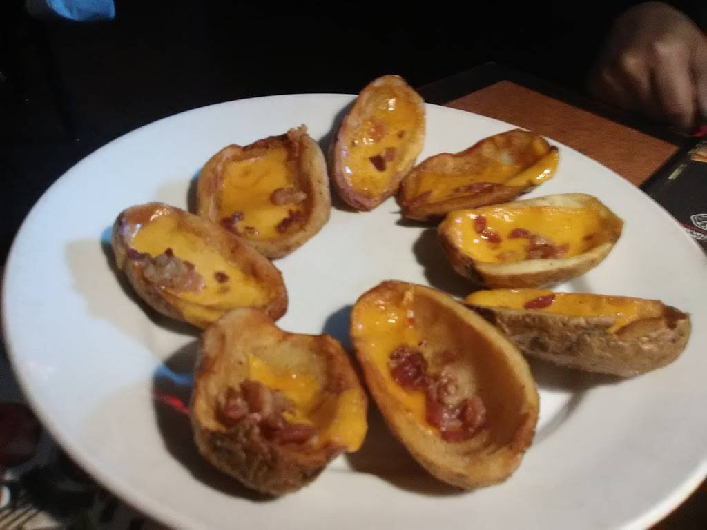 TGI Fridays | restaurant | 676 S Rand Rd, Lake Zurich, IL 60047, USA | 8477268237 OR +1 847-726-8237