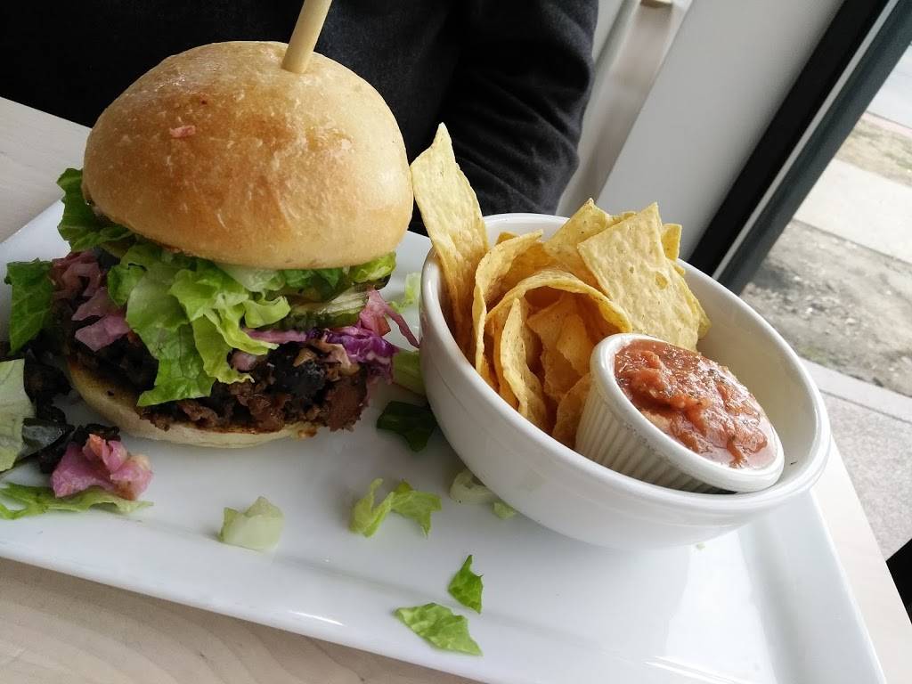 Three Carrots Fountain Square | restaurant | 920 Virginia Ave, Indianapolis, IN 46203, USA | 4632213669 OR +1 463-221-3669