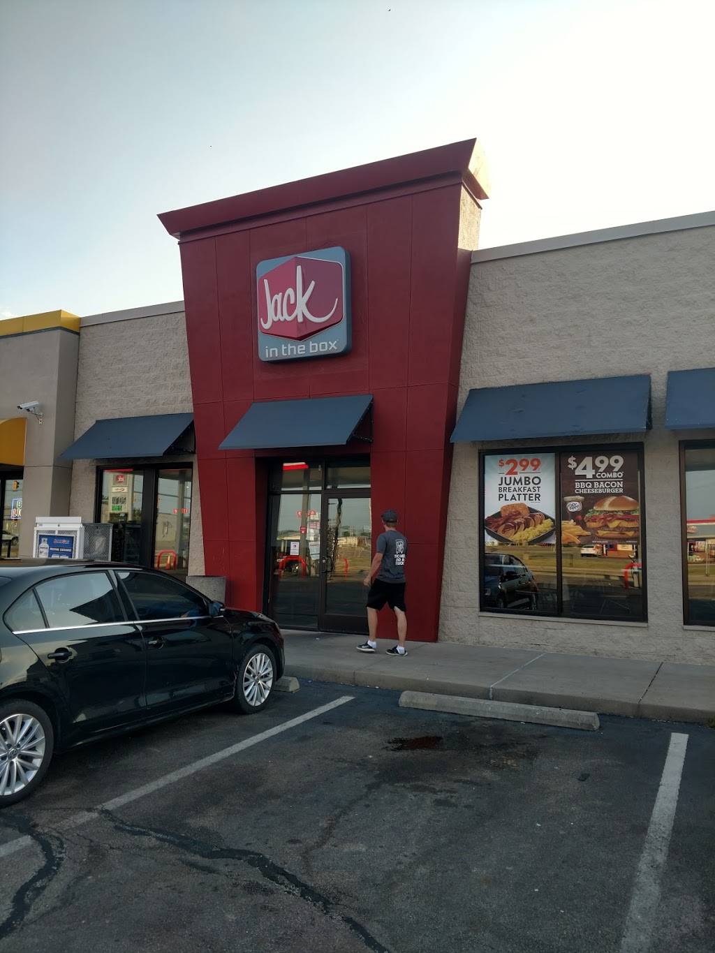 Jack in the Box | restaurant | 1 Corvette Dr, Litchfield, IL 62056, USA | 2173243300 OR +1 217-324-3300