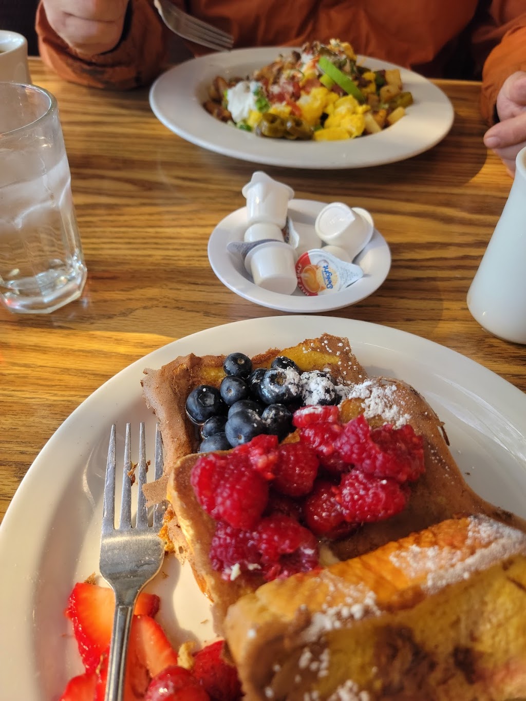 Adels Restaurant | restaurant | 1724 Broadway St, Eureka, CA 95501, USA | 7074459777 OR +1 707-445-9777