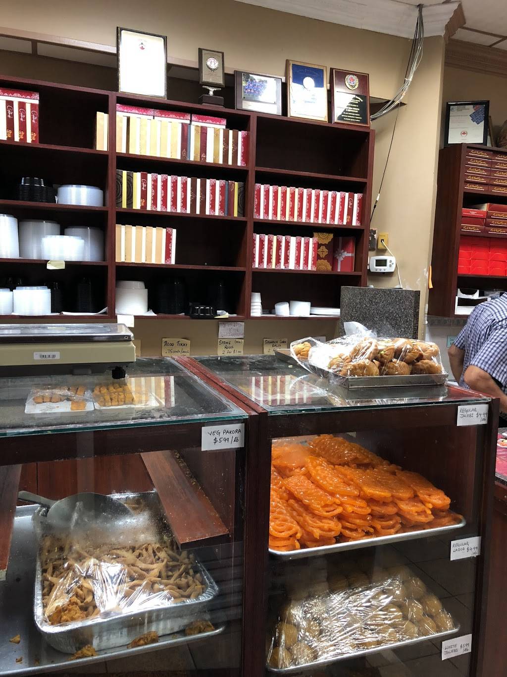 New India Sweets & Restaurant | restaurant | 1201 Britannia Rd W, Mississauga, ON L5V 1N2, Canada | 9058141730 OR +1 905-814-1730