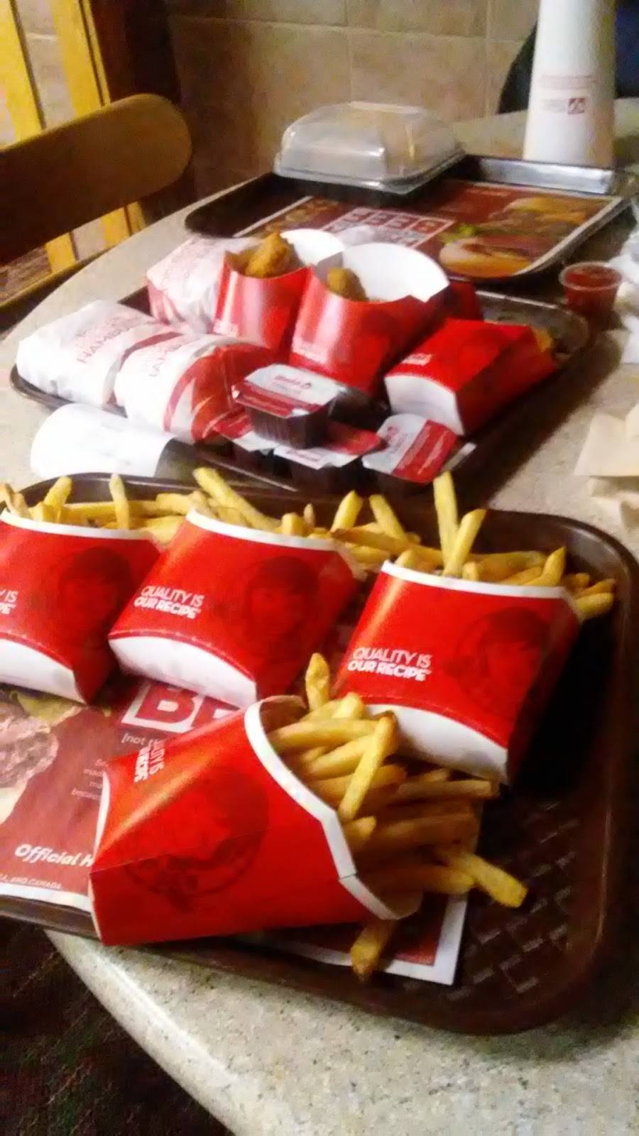 Wendys | restaurant | 3050 S Chase Ave, Milwaukee, WI 53207, USA | 4147449160 OR +1 414-744-9160