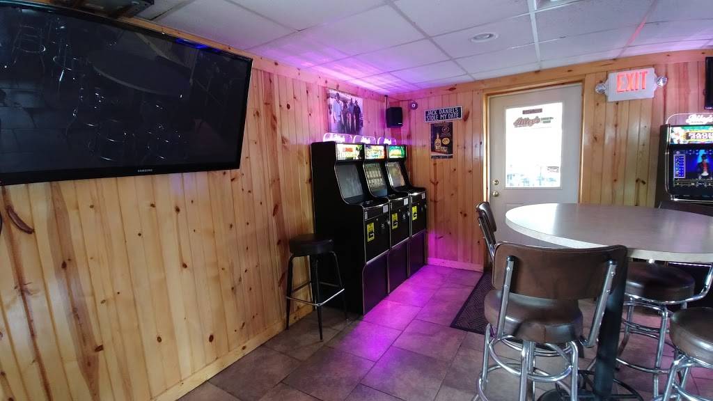 Rileys Bar & Grill | restaurant | 1314 W Wisconsin St, Portage, WI 53901, USA | 6087421004 OR +1 608-742-1004