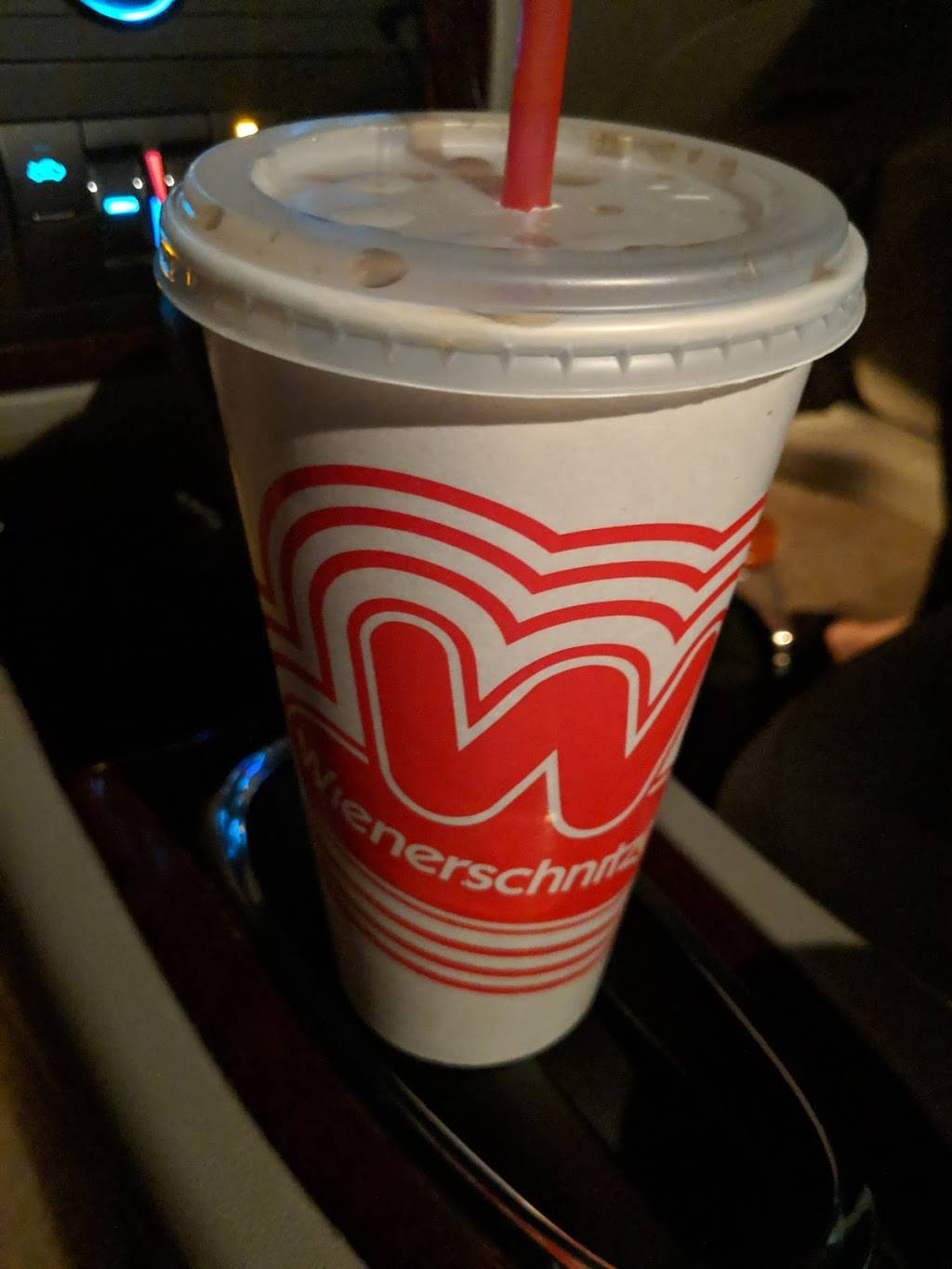 Wienerschnitzel | restaurant | 2401 Brundage Ln, Bakersfield, CA 93304, USA | 6613250689 OR +1 661-325-0689