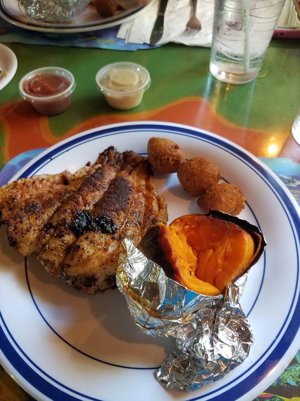 Fishermans Cove | restaurant | 12311 E Gulf to Lake Hwy, Inverness, FL 34450, USA | 3526375888 OR +1 352-637-5888