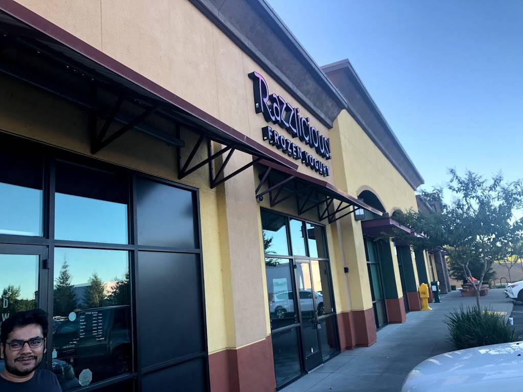 Starbucks | cafe | 525 Adobe Rd A, Red Bluff, CA 96080, USA | 5305290726 OR +1 530-529-0726