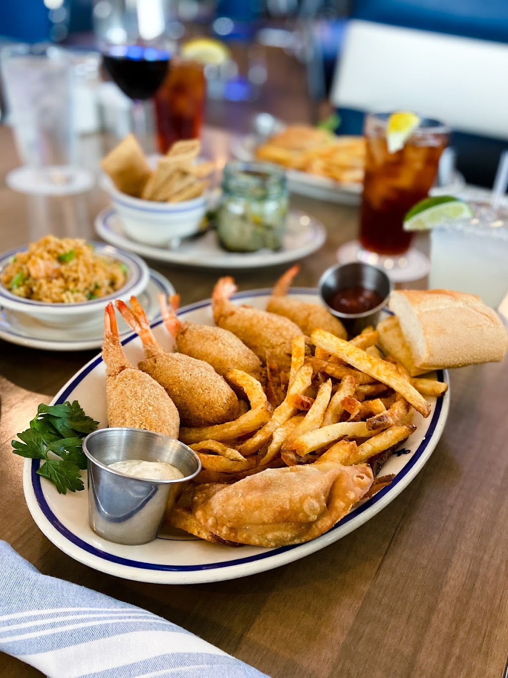 Goode Company Seafood | restaurant | 2621 Westpark Dr, Houston, TX 77098, USA | 7135237154 OR +1 713-523-7154