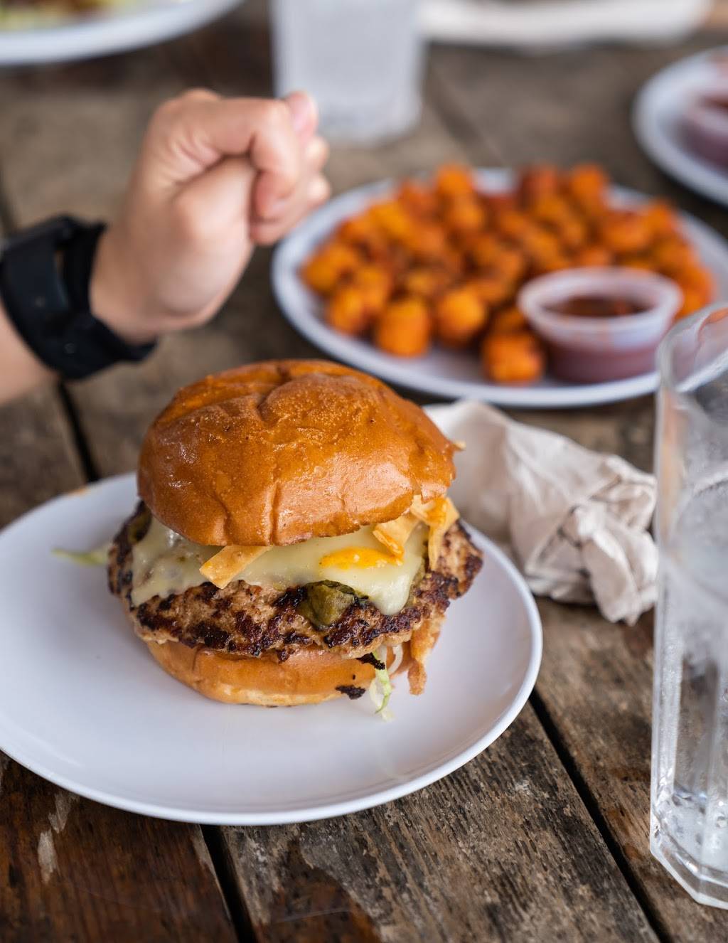 Bernies Burger Bus | restaurant | 5407 Bellaire Blvd, Bellaire, TX 77401, USA | 7133499400 OR +1 713-349-9400